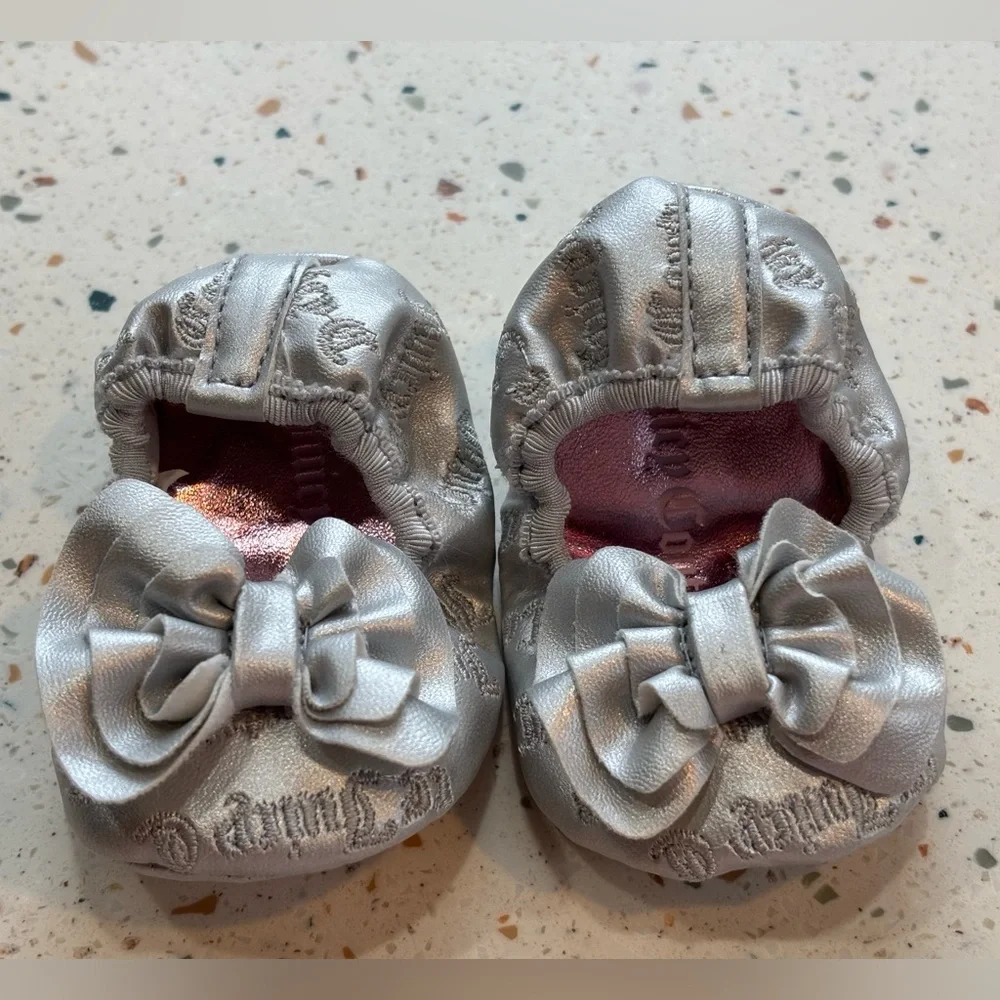 Juicy Couture Silver Baby Ballet Shoes with Bow 3-6 Months Size‎ 2